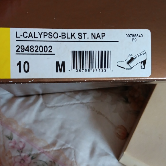 Shoes - Picture 4 of 5